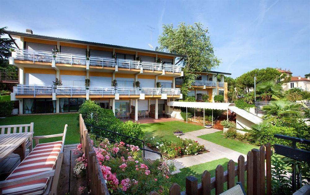 Отель Lido International Дезенцано-дель-Гарда Экстерьер фото