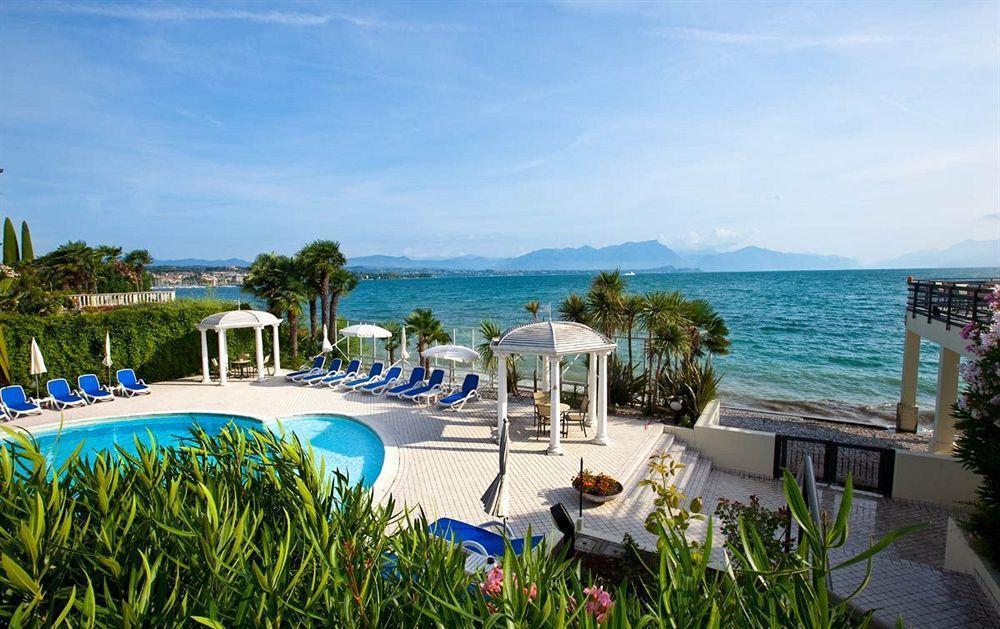 Отель Lido International Дезенцано-дель-Гарда Экстерьер фото
